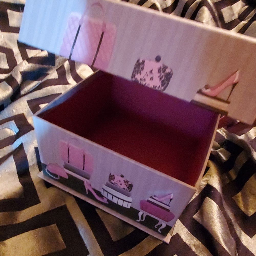 Designed box - Picture 2 of 4